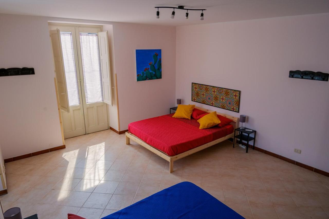 U Passiaturi Big House Appartement Catánia Buitenkant foto